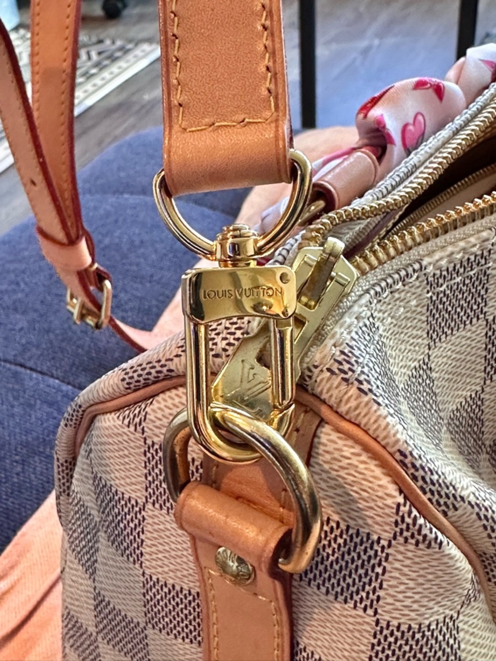 Louis Vuitton Damier Azur Bandoulier Speedy 25, with 2 LV Badeaus - Picture 13 of 17